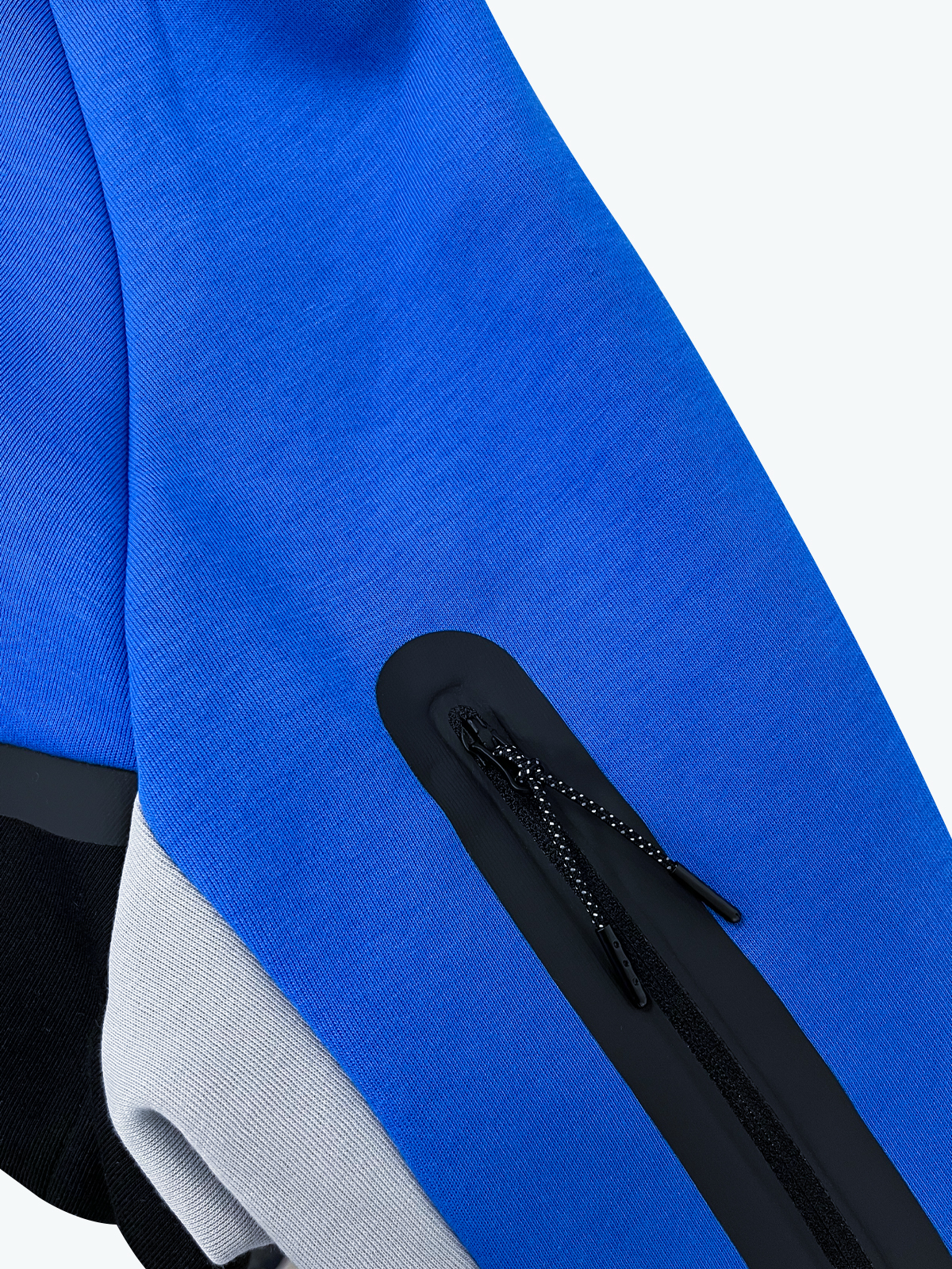 Picture of NIKE TRAVEL TECH WINDRUNNER - ADULT